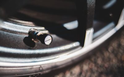 What is the difference between the pressures inside and outside a bicycle tire called?